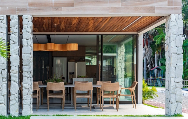 Leveza, funcionalidade e elegância: a assinatura da arquiteta Nadya Delgado - Roll Door Company