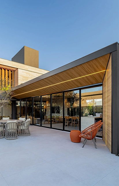 Residência Contemporânea - Roll Door Company